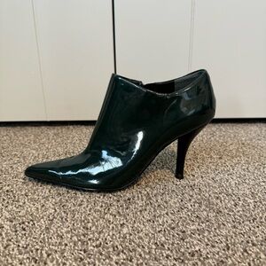 Nine West green patent leather ankle boots